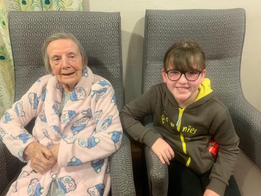 Brownies visit our care home in Aberdeen