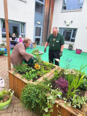 residents-in-garden